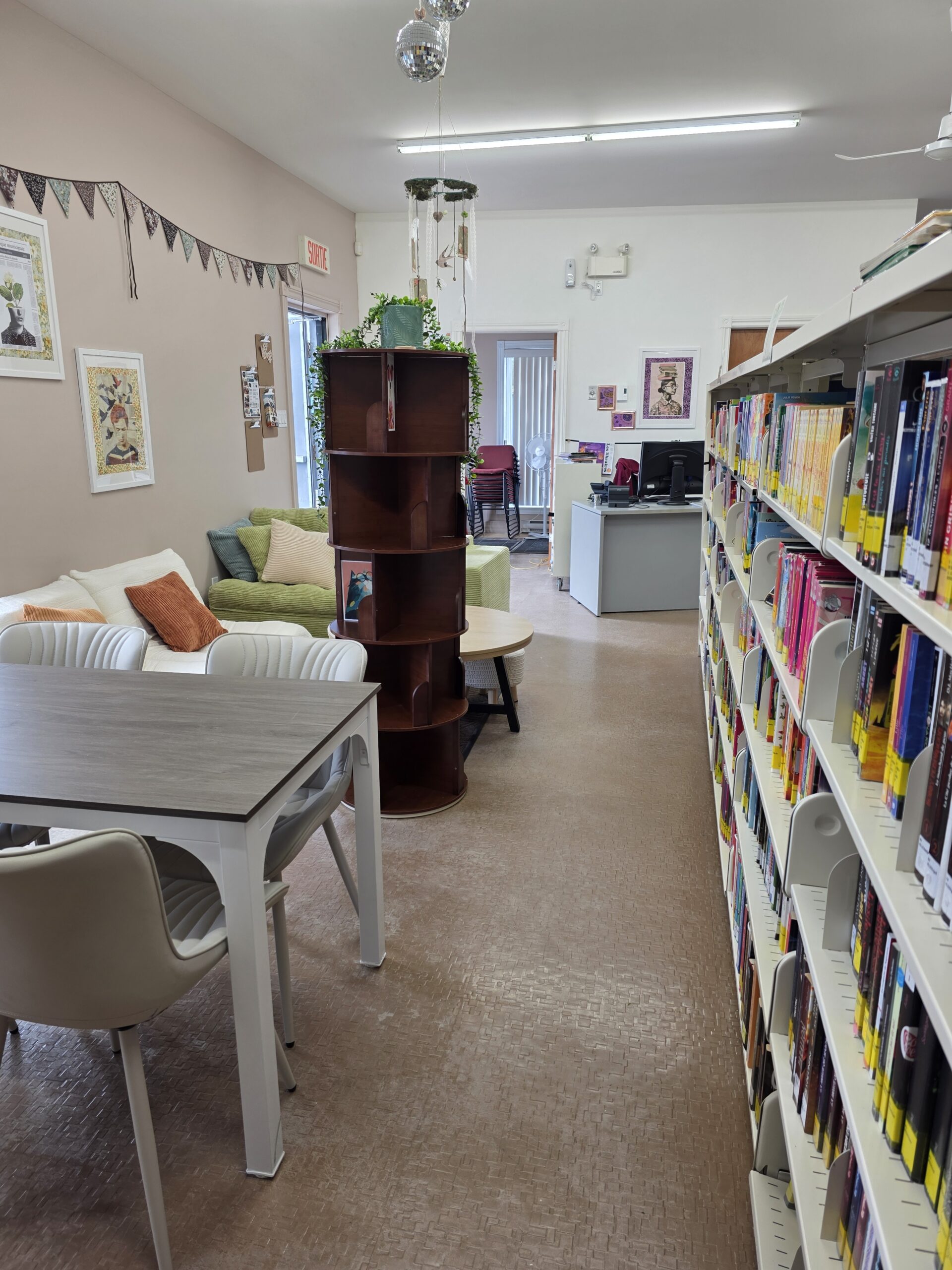 coin-jeunesse-biblio-riviere-heva-rbatnq